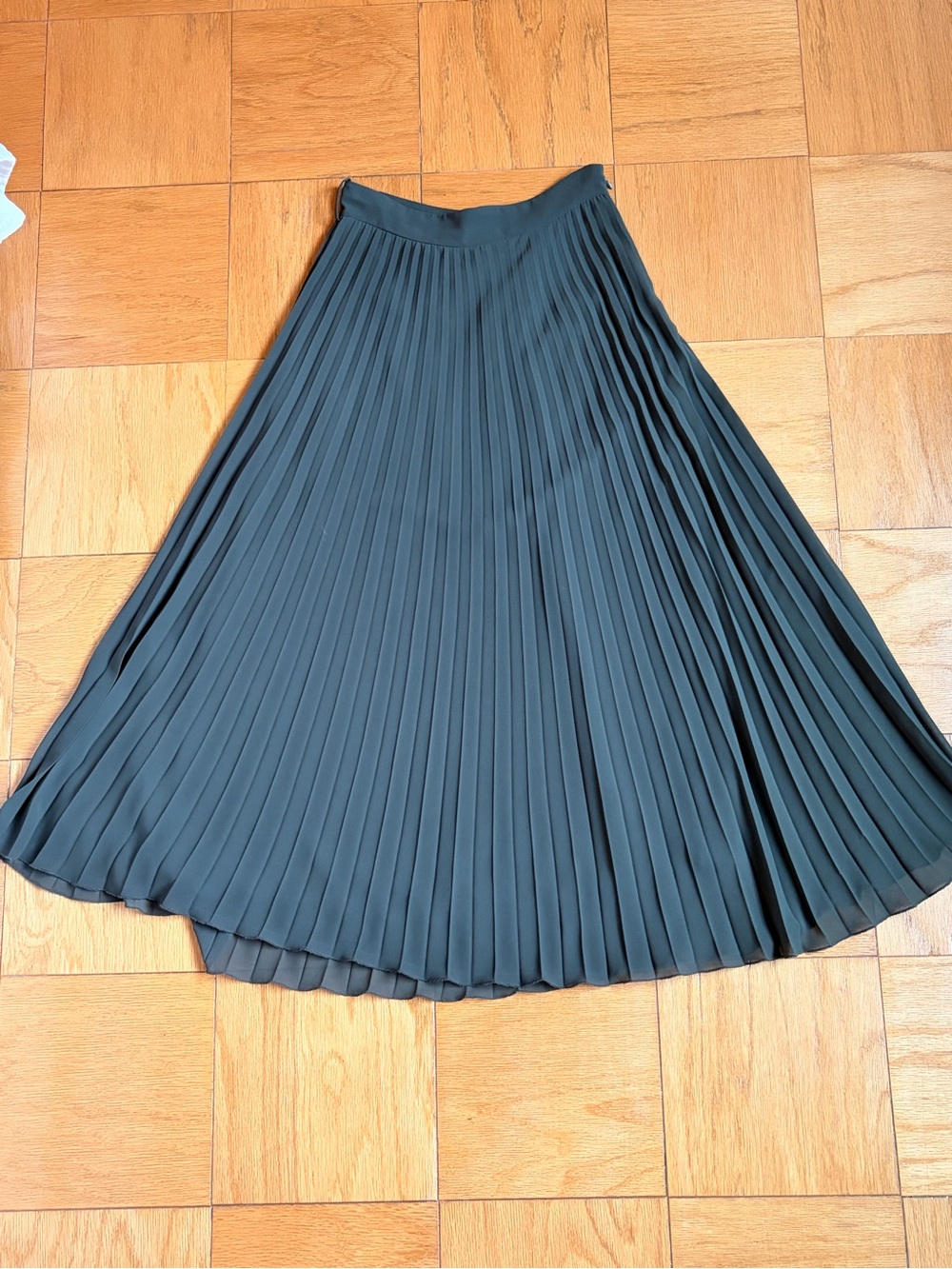 Uterqüe Olive Green Pleated Maxi Skirt